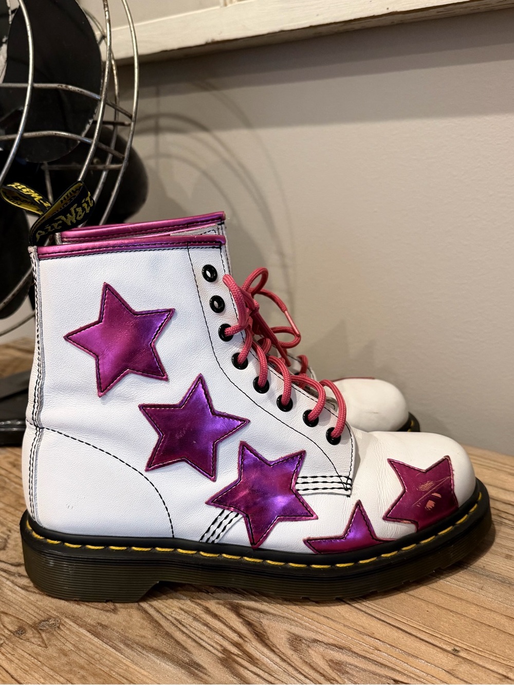 Dr. Martens Stella White Magenta Electric 8 Eye Metallic Star Combat Boots 9 - Picture 5 of 16